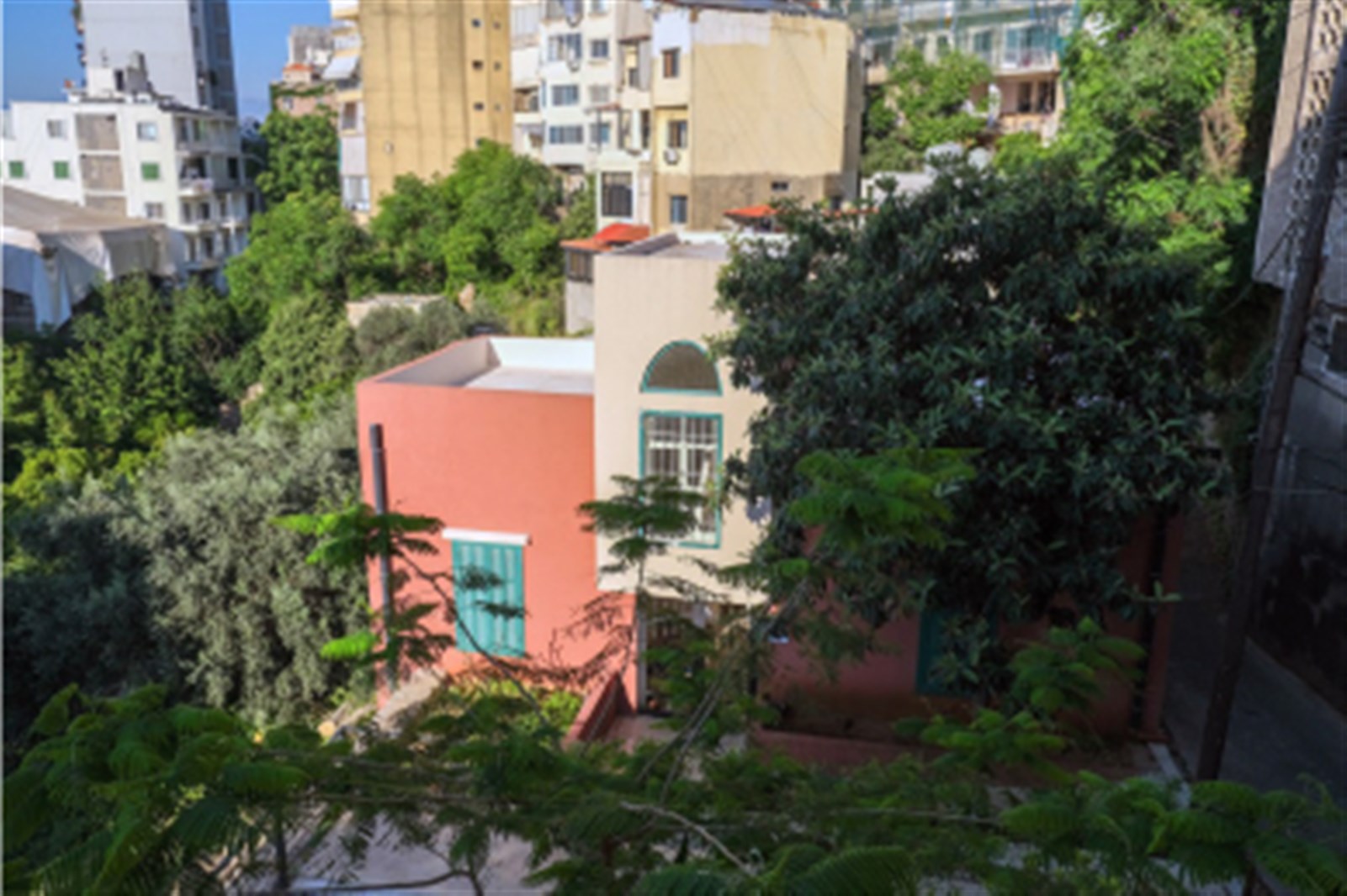 Rebuilding post-blast Beirut: nonprofit urban governance, sectarian moralities, and emerging commons