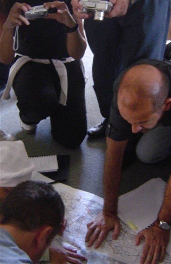 Engaging students on site in Bint Jbeil (photo: Howayda Al-Harithy, 2006)