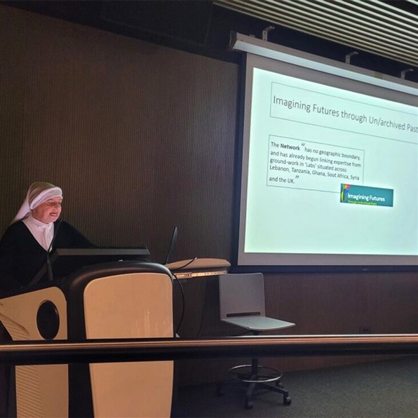 Howayda Al-Harithy presenting the theoretical framing of the workshop (Photo: Batoul Yassine)