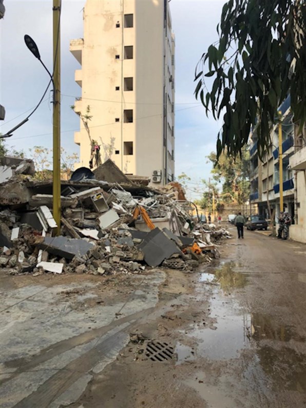 Debris gathered on the sides of the road in Karantina. (Source: Abir Naseraldine Cheaitli, November, 2020)