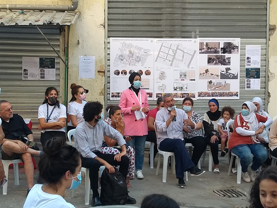 Residents with project coordinator, Batoul Yassine, local and lab researchers (Photo: Ali Ghaddar, August 2021)