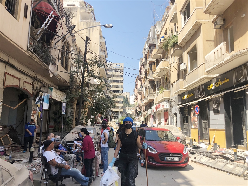 Volunteers in Gemmayzeh (Photo: Mona Harb)